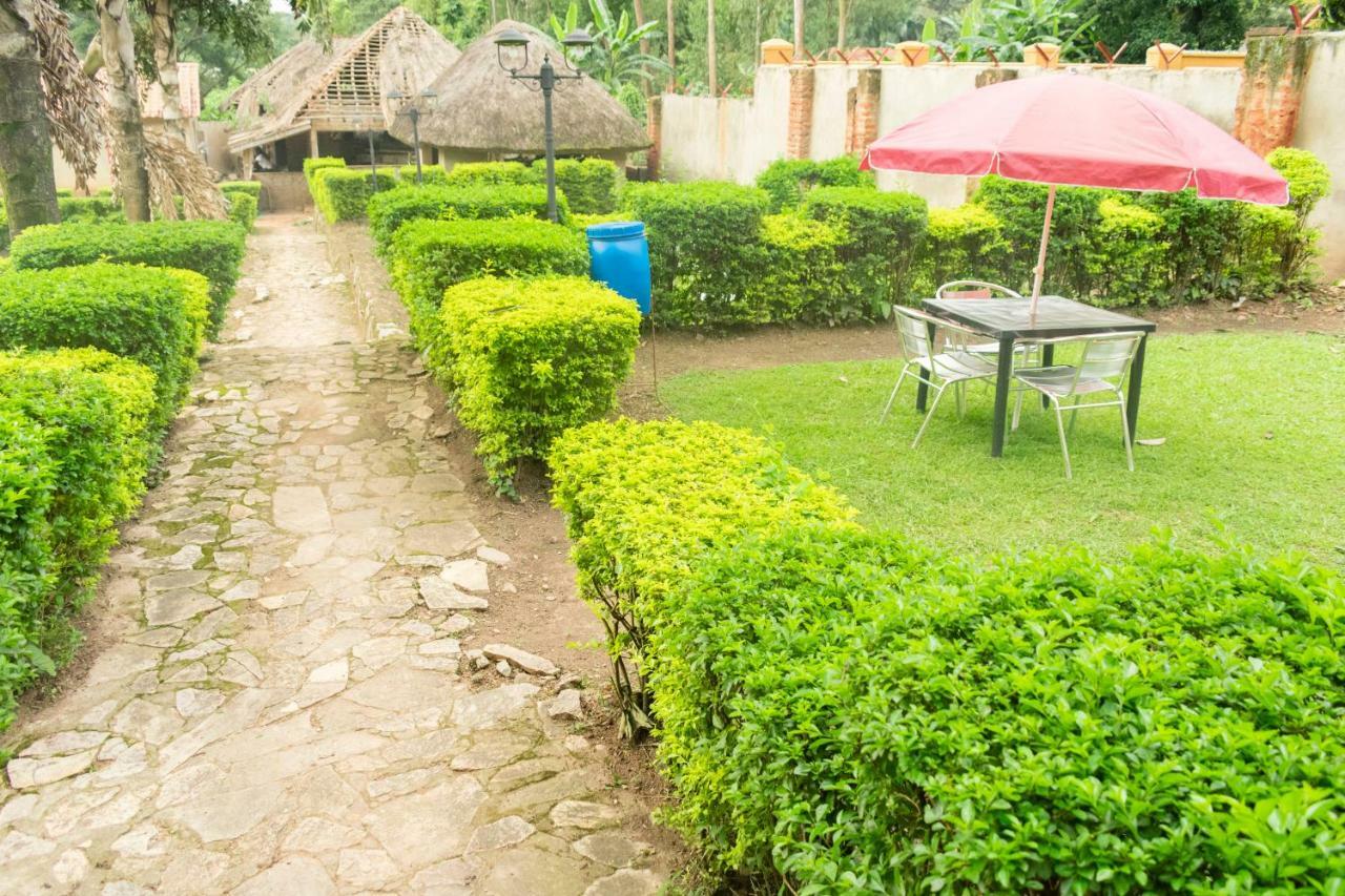 Kayegi Hotel Mbale Bagian luar foto